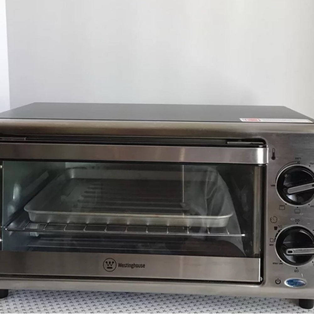 Gray and Black Toaster Oven Cookware neve used